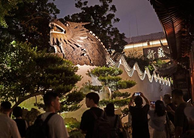 上海：江南古典园林豫园首次开放公众夜游