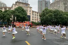 【爽爽贵阳 “娱”你相约】舞姿翩翩、步履矫健！南明方阵活力满满图片
