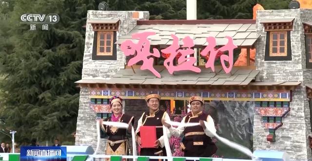 幸福拉萨、红色昌都、天上阿里……庆祝大会游行彩车背后记录着什么