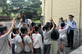 本学期最后一节课上，这群学生直击“真香”现场→图片