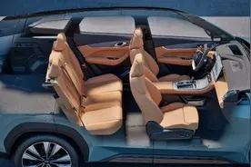 燃油车虽被新能源超过，瞄准刚需仍是车企迭代方向｜财经观察图片