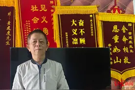 2024未完待续｜梅大高速上舍命一跪的黄建度：我不是英雄，我就是个卖菜的图片