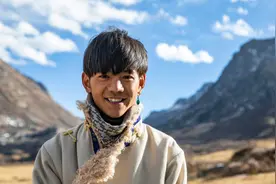 丁真涉足影视圈参演首部电影：影片改编自饶雪漫畅销小说，已在甘孜多地取景拍摄图片