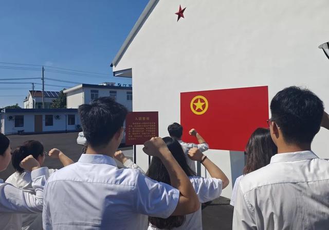解锁硬核兵工密码，做最燃红色新青年！