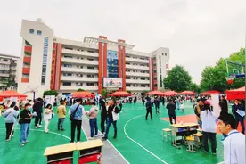 校长集体变身咨询师，洪山区中招咨询会上这些问题最受关注图片