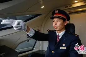 时评：“铁路榜样”点亮新时代荣光图片