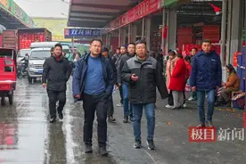 湖北孝感首衡城开展安全生产检查，守护民生“菜篮子”图片