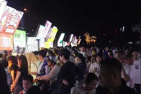 “湘”约五一·城会玩⑩|福天·彩虹扬帆夜市开市，河西夜生活再添新地标图片