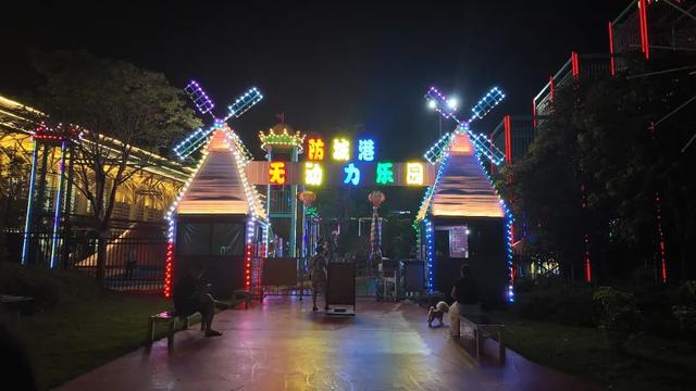 公主王子请上车！一起乘坐双层观光巴士解锁防城港边海风光~