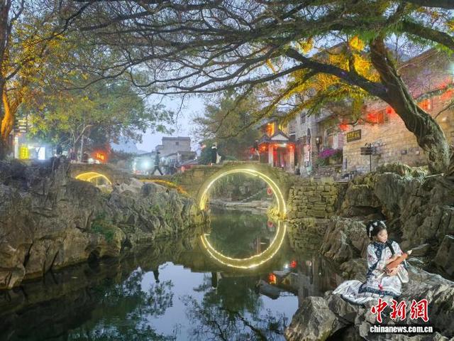 广西贺州黄姚古镇：青石板上的水墨诗篇