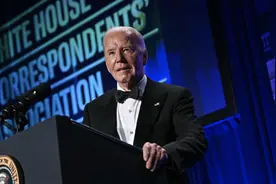 拜登嘲讽特朗普是6岁孩子：我是个成年人视频封面