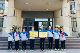 泰山学院附属中学在2024年泰山区中小学体育联赛乒乓球比赛中夺得冠军！图片