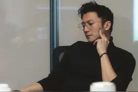 不当明星还能干什么？教英语、卖烤肠、推艾灸……图片