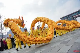 新春第一线｜75米金龙大年初一首秀 “刘家龙”掌门人：四代人都在舞一条龙图片