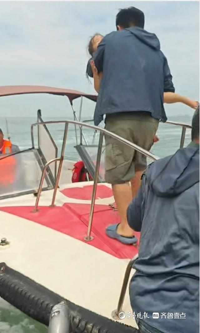 事发蓬莱：一女孩景区突发疾病，海上快艇疾驰为送医“抢时间”
