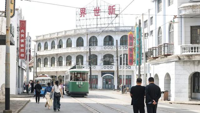 上海影视乐园周末人气旺