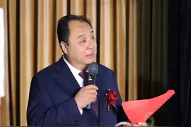 开屏见“好”｜41年免费主持1586场婚礼，他是婚礼新风的摆渡人图片