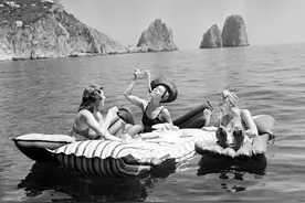 “漂浮早餐”，作秀还是享受？图片