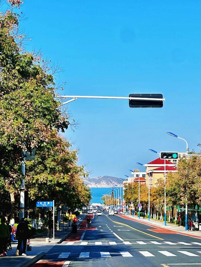 威海“封神”机位！走在路上一回头，整片大海扑进镜头里