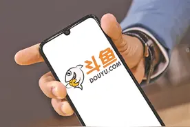 充值千万玩抽奖游戏负债累累，男子投诉斗鱼｜消费探照灯图片