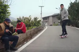 男子因穿高跟鞋走红 带火一个村图片