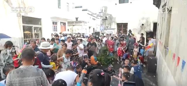 夏日花样消暑玩法“暑”实精彩 “避暑+文化+夜游”跨界联动多业态消费热力十足