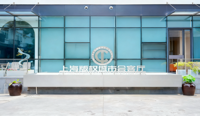 这个市民“日夜校”教学点，餐饮、健身房、空中足球场，全都有！