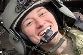 坠毁“黑鹰”女飞行员身份终公布：曾任白宫军事社交助理、飞行时长450小时图片