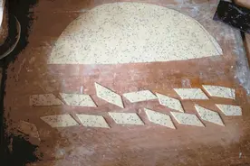 壹粉食堂|小年到！壹粉自制油炸麻叶,又香又酥年味十足！图片