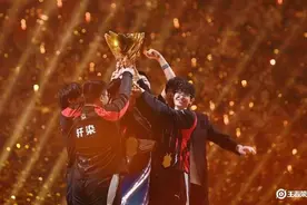 时隔1477天再捧杯！成都AG超玩会夺得王者荣耀世冠KIC冠军图片