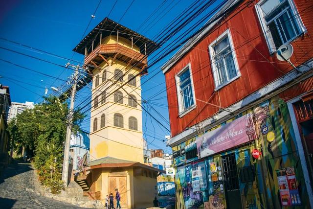 一眼沦陷！瓦尔帕莱索的涂鸦山城