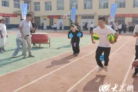 微山县南阳镇举办趣味运动会图片