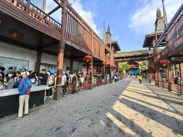 三亚西岛春节暖心服务“出圈”！游客点赞“海岛温度”