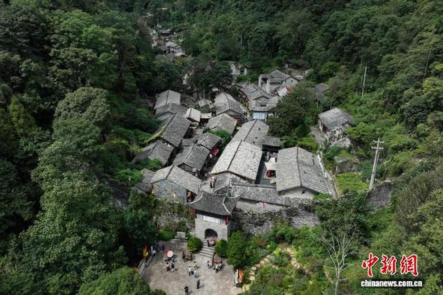 贵州安顺：民众走进云山屯感受六百年大明遗韵