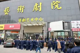 齐齐哈尔原创话剧《匠心永恒》火热展演 “文艺大思政课”传承劳动荣光图片