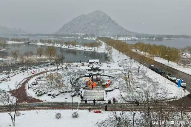 华山冬雪舞祥龙