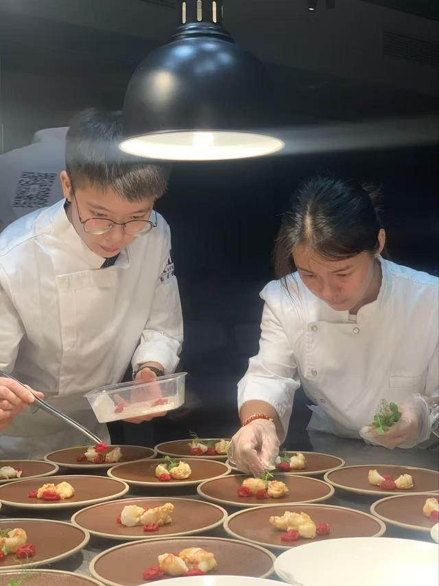 女厨屈雨瑜：穿透后厨的墙