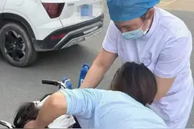 法院警车为救女童上演“狂飙”图片