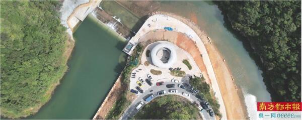 拿铁兑豆花 凌空赏山河