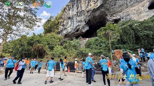 2025年“雨林与您”徒步活动在海南昌江举办
