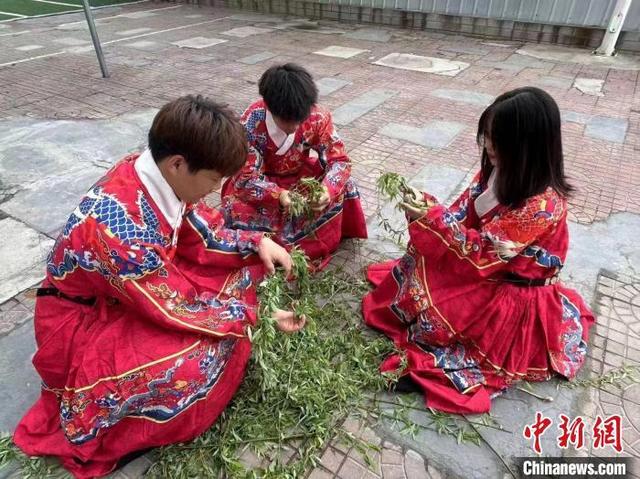 清明习俗知多少：吃青团、荡秋千 戴柳祈求永葆青春