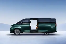 这家被吉利收购的百年汽车品牌，瞄准了纯电MPV赛道图片