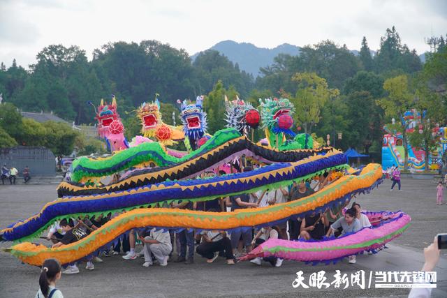 游客“一秒穿越大明”  锦屏隆里古城焕新迎客