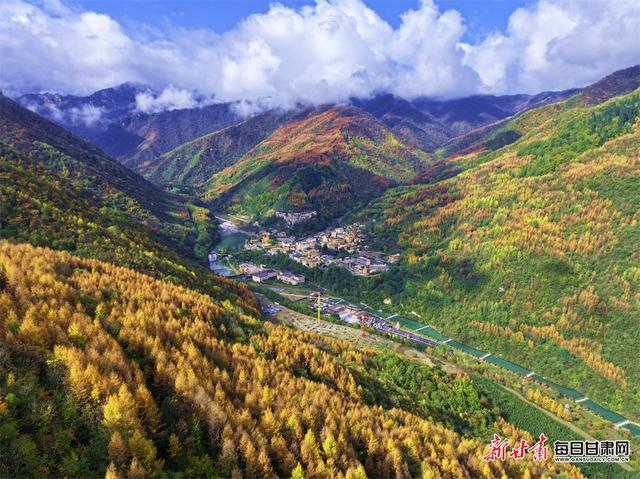 秋染官鹅沟 倾倒人间的调色盘