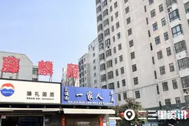 【小里帮忙】电动车停楼道业主怕惹火！物业：加强管理，扩建车棚图片