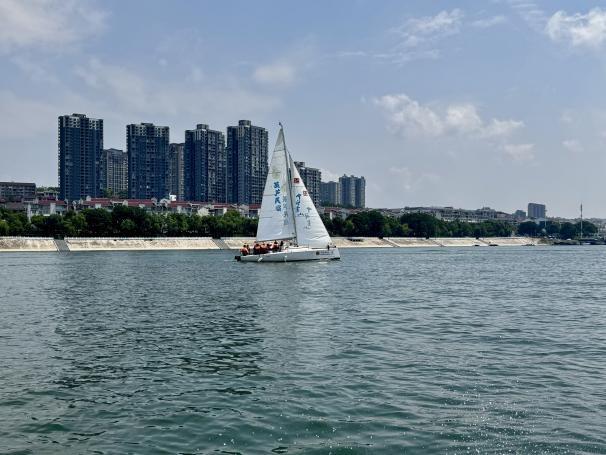 沅陵借母溪景区：溪畔听流水 畅享“森呼吸”