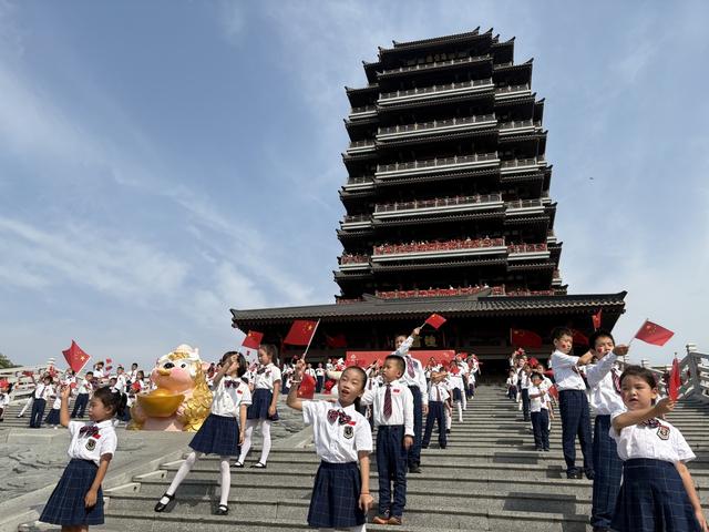 书香三载遇国庆，淄博市张店区海岱楼钟书阁奏响文化赞歌