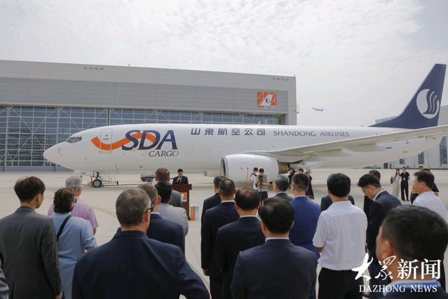 山航第五架暨中国第50架737-800波音改装货机（737-800BCF）完工交付