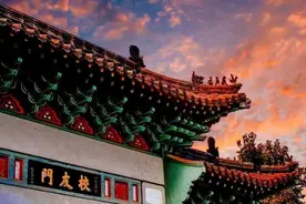 山东大学齐鲁医学院校友门落成百年，已成齐鲁医学人“精神图腾”图片