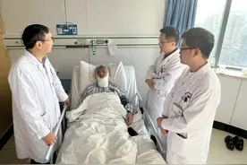 湘南学院附属医院乳甲心胸外科成功开展首台经颏下入路腔镜甲状腺癌根治术（sss手术）图片